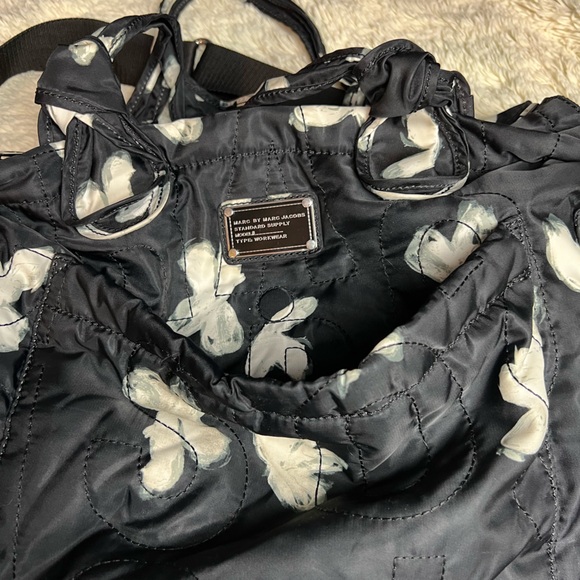 Marc Jacob’s black floral diaper bag with changing pad. - Picture 3 of 16